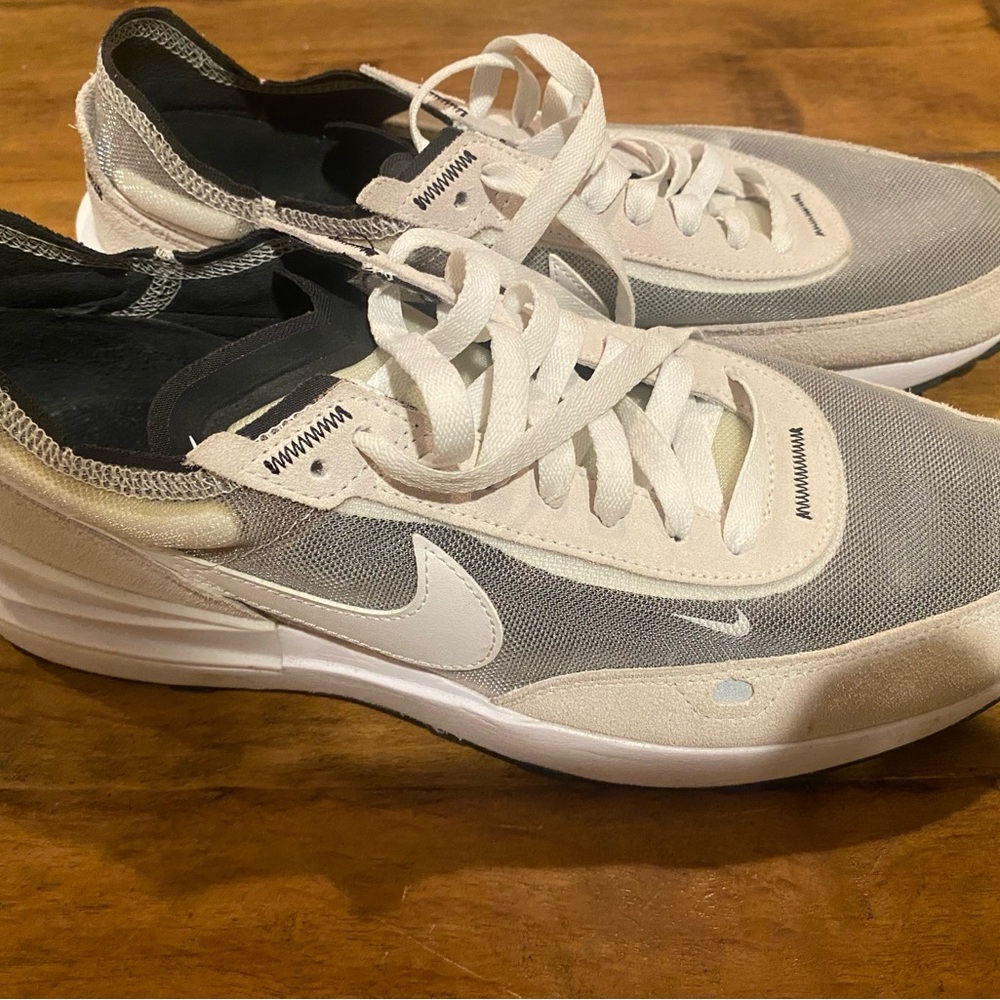 Nike Men's White and Light Gray Mesh Sneakers